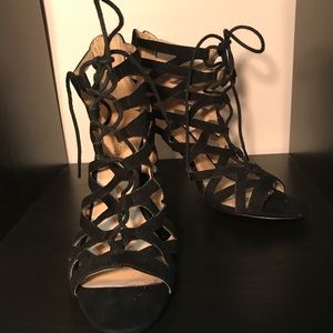 3 x $20 OR 2 x $15 - Black heels - Nine West